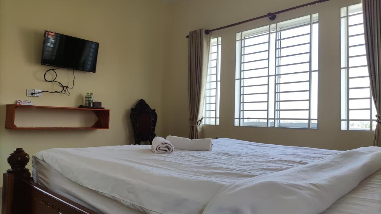 Monica Guesthouse カンポット エクステリア 写真