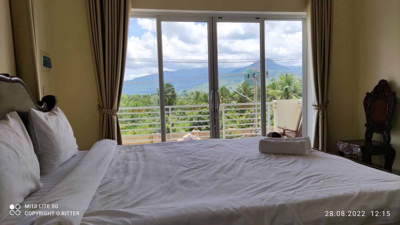 Monica Guesthouse カンポット エクステリア 写真